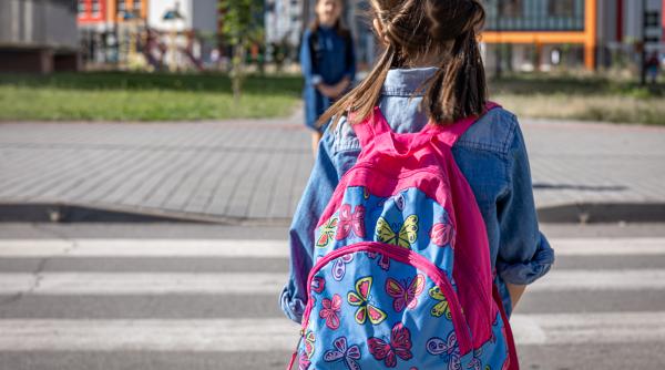 cum a reactionat presa in cazul profesorului in fusta propunere inedita haideti sa ne intoarcem cu totii la uniforme