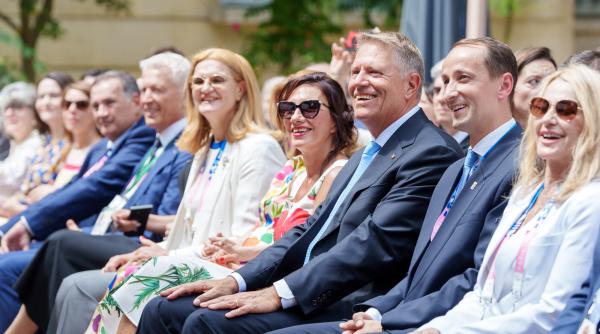 bogdan chirieac despre tinuta aleasa de carmen iohannis la inaugurarea casei romaniei la paris frumos era daca rochia era de la un creator roman galerie foto