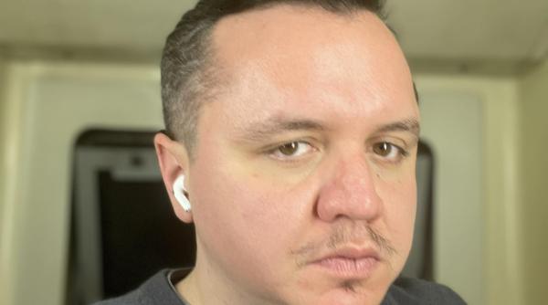 reactia unui profesor dupa ce un coleg a venit in fusta sa incercam sa intelegem de ce e suparata lumea pentru cum se imbraca nae la facultate