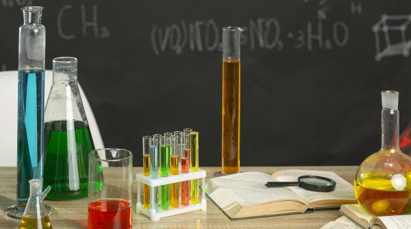 trei medlaii de argint chimie