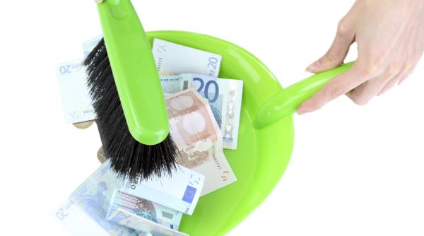 bani pe faras avem nevoie de 42 de judete si 7 primarii in bucuresti mihai daraban eu am intrat intr un cj doar ca sa beau cafeaua sincer e risipa bugetara