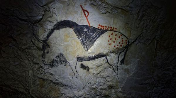 pe o piatra straveche au fost descoperite gravuri cu oameni preistorici si animale misterioase de acum 12 500 de ani din amazonia foto in articol