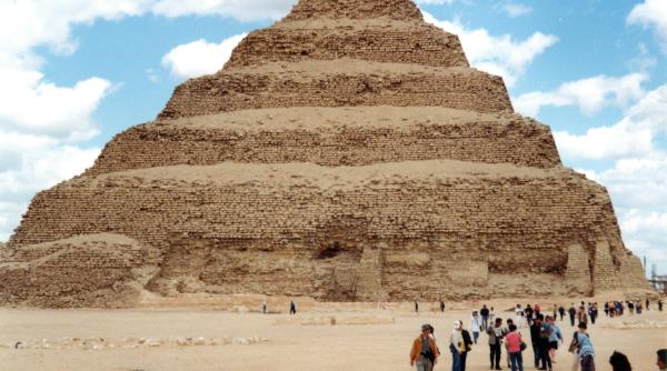 prima piramida din egipt construita cu ajutorul unui lift hidraulic teoria care da peste cap istoria antica