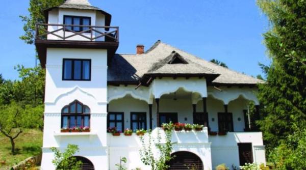 o vila superba a fost renovata dar e ascunsa privirii de alte constructii mai inalte unde in romania poti vedea aceasta bijuterie foto in articol