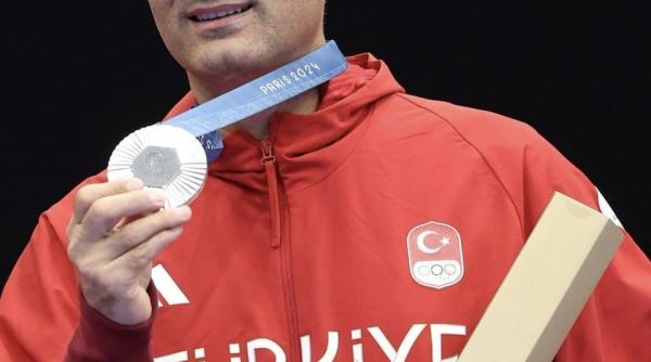 satira virala dspre turcul yusuf dikec dupa ce a luat argintul la proba la tir sharon daca te uiti la asta imi vreau cainele inapoi postarea are 331 000 de reactii