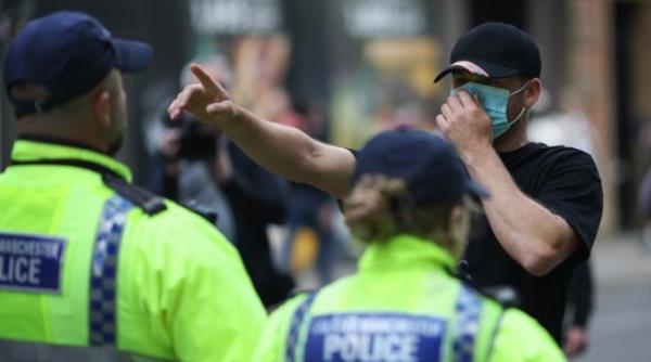 politia britanica se pregateste pentru mai multe proteste in acest weekend mai multi ofiteri pe strazi