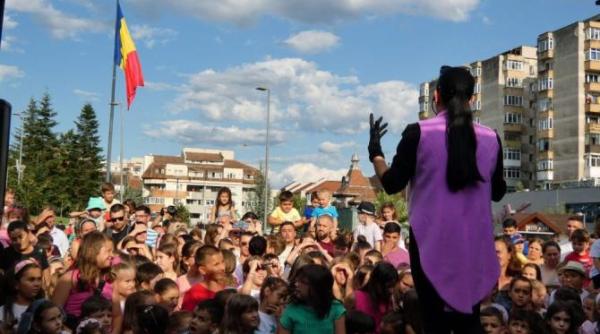 ariel valcea fest junior un succes de la prima editie a festivalului sute de copii s au bucurat de cele peste 25 de activitati intre care 8 spectacole de teatru