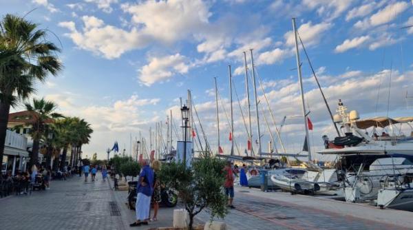 orasul din grecia comparabil cu italia sau spania aici rasismul e in floare localnicii au grija sa nu te mai intorci