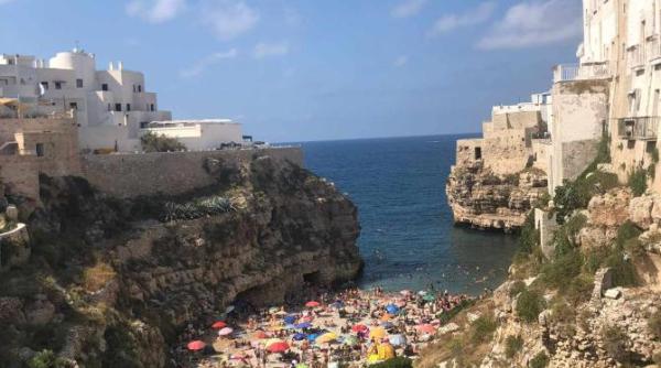 un altfel de city break escapada ideala intr un loc pitoresc de la casutele trulli pana la peisaje care iti taie rasuflarea foto