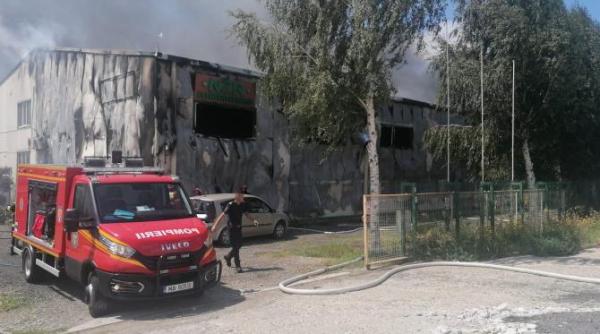 incendiu la o fabrica de prelucrare a furnirului din braila o persoana a fost gasita decedata