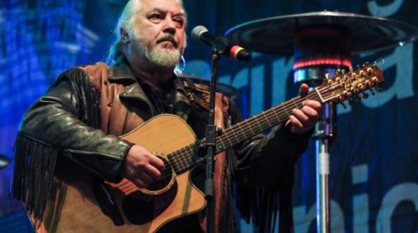 nicu covaci a fost inmormantat miercuri seara cu o zi mai devreme doar in prezenta familiei si prietenilor apropiati