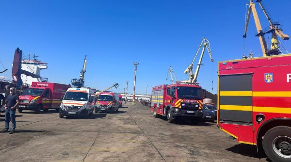 incendiu la o ambarcatiune in reparatie la midia posibile persoane surprinse in interior