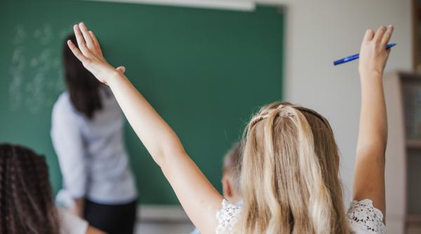 romanii plecati in israel in anii 70 nu vorbeau romaneste de rusine dragos nelersa azi exista o mare dorinta de intoarcere la limba romana video