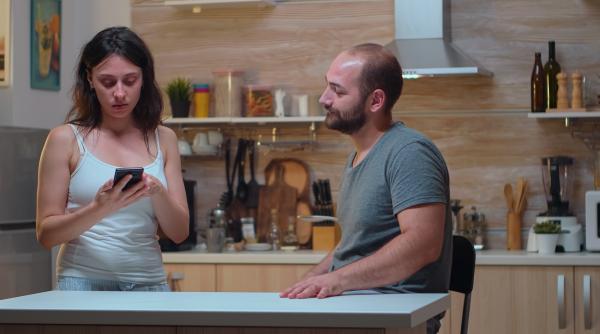 comunicarea in exces impact asupra relatiei de cuplu psihologul radu leca te transforma intr un om fara logica