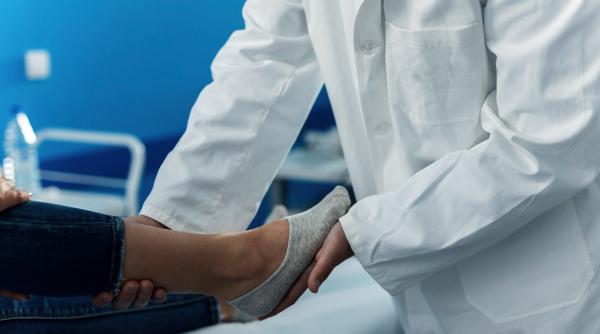 boala care necesita o atentie deosebita asupra piciorului dr sorin baila o simpla rosatura a unui pantof poate sa fie inceputul sfarsitului