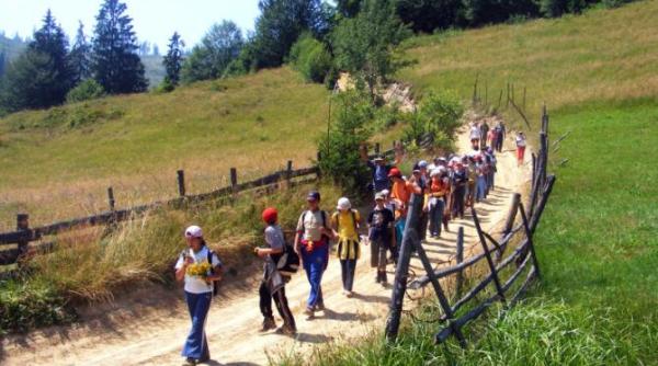 taberele arc pentru romanii de pretutindeni radu cosma drp sunt copii care au povesti dramatice din maramuresul istoric si nordul bucovinei