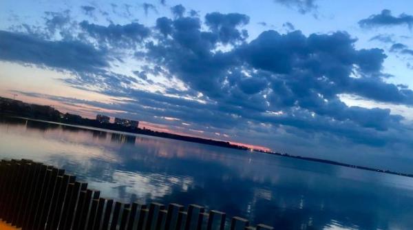 am fost pe malul lacului morii pentru a vedea cum arata cel mai scump bloc din aceasta zona a sectorului 6 iata imaginea