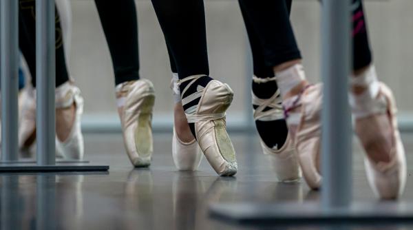 chinul pe care il indura balerinele gigi caciuleanu nu stiu daca ati pus vreodata un pantof de poanta e cumplit video