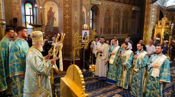 slujire arhiereasca si hirotonii la catedrala din targoviste