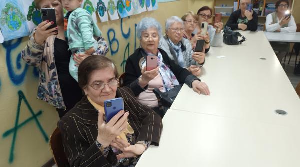 peste 500 de varstnici din romania au participat la ateliere de dobandire a abilitatilor digitale