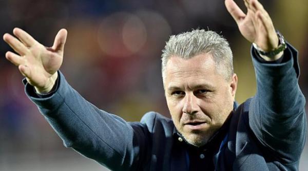 imaginile serii cu noul antrenor al rapidului marius sumudica a batut palma cu dan sucu foto video