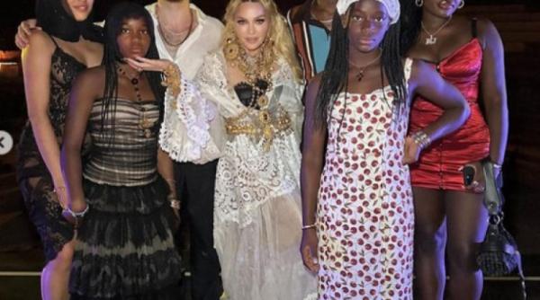 madonna imagini rare de la petrecerea de ziua ei s a afisat cu fiul ei despre care se stia ca traieste pe strazi