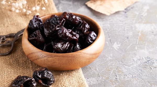 de ce ar trebui sa mananci cate 10 prune uscate in fiecare zi beneficiile te vor uimi