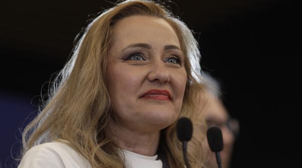 psd elena lasconi duce ipocrizia usr la superlativ si a angajat sotul la partid pe bani publici