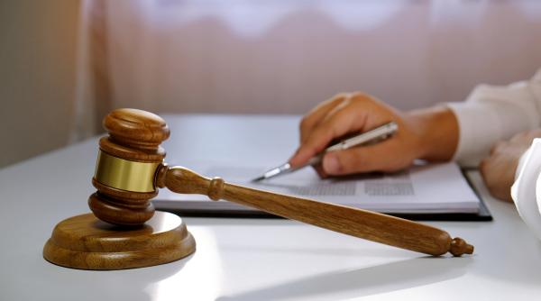 justitia romana vs cazurile tate si pantelimon mirel curea arata schimbarea nefasta din codul penal nu a iesit nimeni in strada