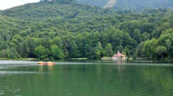 locul din romania unde turistii vor avea debarcader si ponton panoramic si surprizele nu se opresc aici