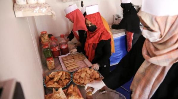 talibanii interzic sunetul vocii feminine in public iar barbatilor purtarea cravatei barbieritul tunderea barbii