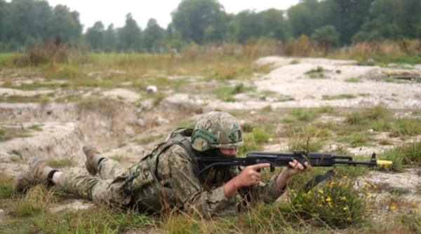 ucraina a distrus un feribot rusesc si a lovit mai multe baze aeriene dar are parte de presiuni in regiunea donetk