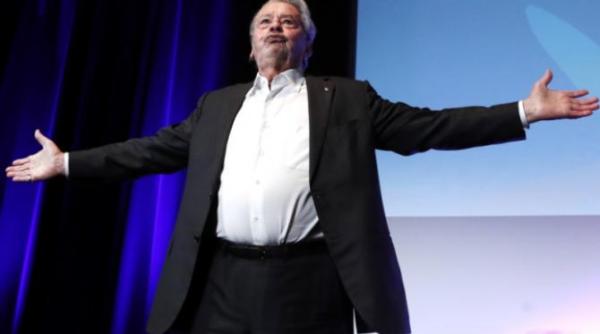 alain delon a fost inmormantat in apropierea locului unde sunt ingropati cainii sai