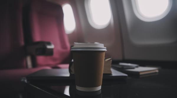 o companie ii ofera noului ceo un avion pentru a ajunge la sediu aflat la circa 1600 de km de locuinta sa