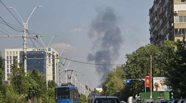 fum gros in centrul bucurestiului o casa parasita a luat foc s a emis avertizare ro alert update incendiul a fost lichidat