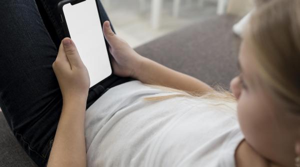 minorii sub 11 ani interzis la telefoane inteligente tara in care operatorii de telefonie mobila le cer acest lucru parintilor