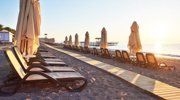 ce face prefectul constantei cu cele 78 cu beach bar uri care functioneaza ilegal alin bucur vorbeste despre presiunile facute de un domn de la guvern