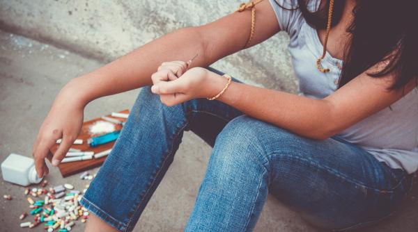 cat de periculos este drogul super mario pastila colorata cu care dana marijuana cu nume de cod doamna dana ii ademenea pe adolescenti