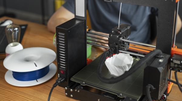 cum functioneaza o imprimanta 3d desktop tehnologia de baza a imprimarii 3d