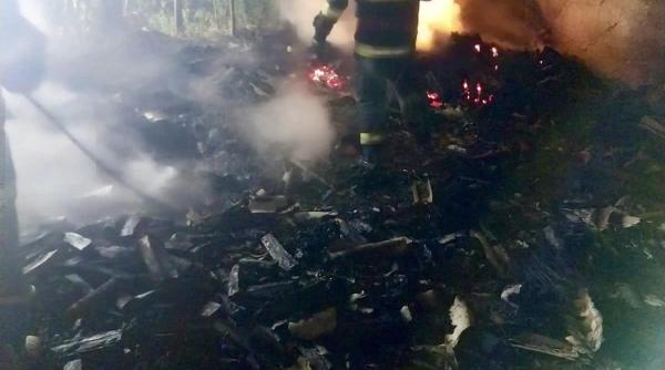 incendiu provocat de un trasnet in botosani gospodarie salvata dupa interventia pompierilor