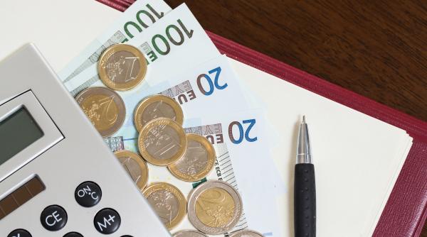 ministerul finantelor se imprumuta din nou la banci pentru datoria publica si deficitul bugetar la cat se ridica suma