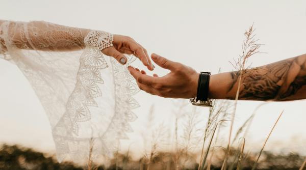 printesa martha louise a norvegiei s a casatorit cu samanul american durek verrett intr o ceremonie exclusivista in fiordul geiranger