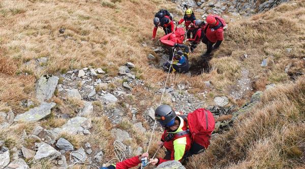 salvamont 13 persoane au fost salvate de pe munte in ultimele 24 de ore un deces a fost inregistrat