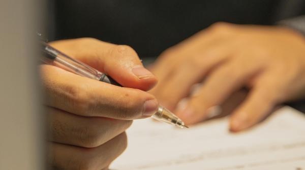 de ce semneaza romanii petitii si cand o fac cum se schimba comportamentul cand pleaca din tara