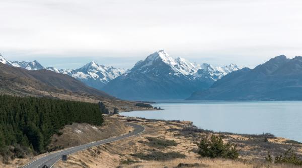 noua zeelanda introduce o taxa mai mare pentru turisti reactii si controverse