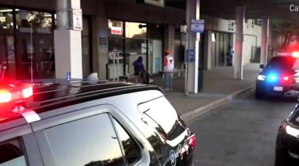 patru persoane impuscate mortal intr un tren la periferia chicago suspectul a fost retinut