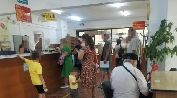 scandal ca la usa cortului intr un oficiu al postei romane din iasi platesti mai putin dar primesti bonus si dureri de cap o bataie de joc