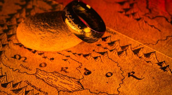 sauron s a intors sub noi forme in sezonul 2 din serialul stapanul inelelor inelele puterii video