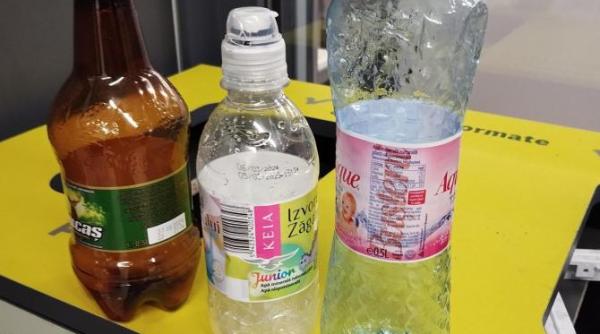 te enerveaza sa stai la coada in spatele oamenilor care vin cu sacii plini de sticle la aparatele de reciclare iata o solutie
