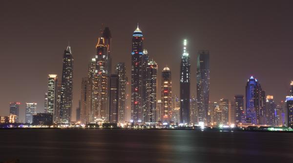 in dubai se afla cel mai inalt zgarie nori din lume acum se construieste si al doilea cate etaje va avea